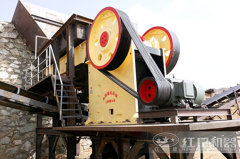 粗破設(shè)備-顎式破碎機(jī)現(xiàn)場(chǎng)展示