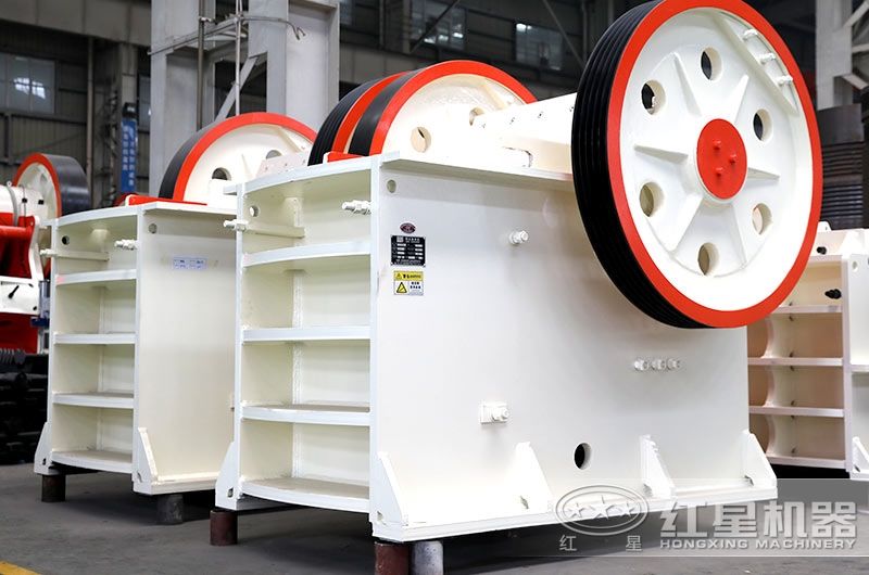 顎式破碎機(jī)車間實拍