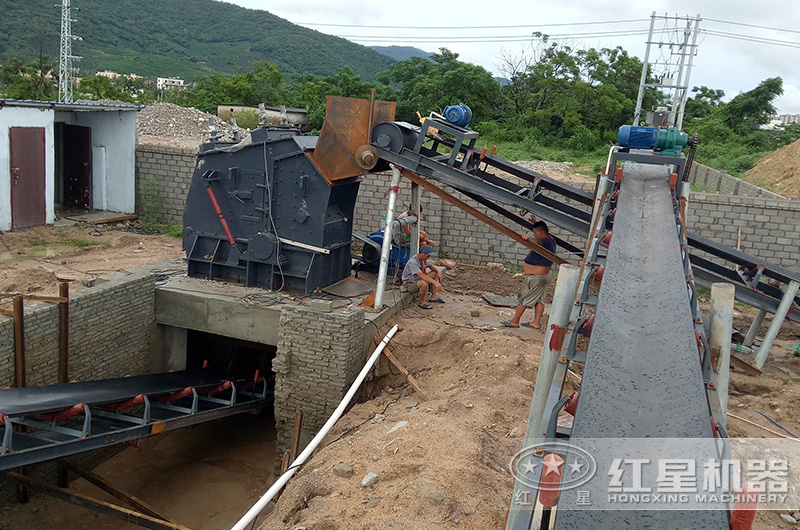 反擊式破碎機(jī)設(shè)備實(shí)拍