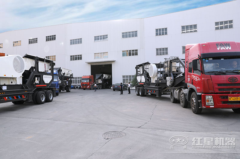 這是發(fā)往湖北武漢的移動(dòng)煤矸石破碎機(jī)