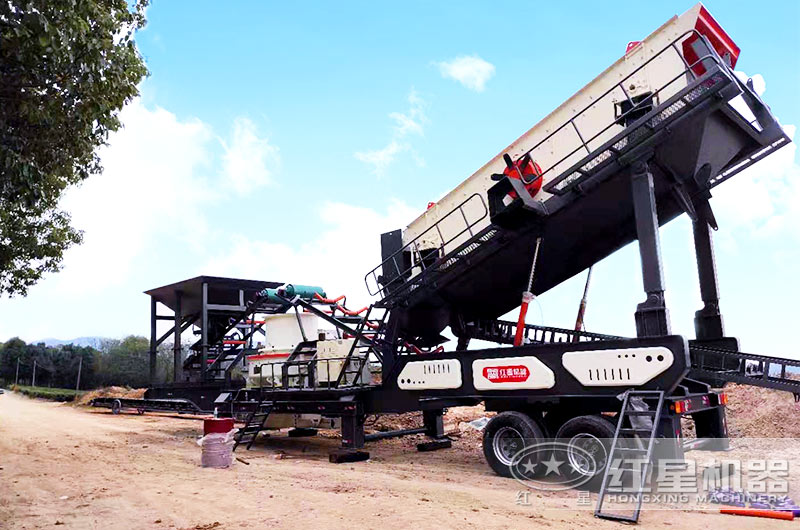 建筑垃圾移動破碎站現(xiàn)場