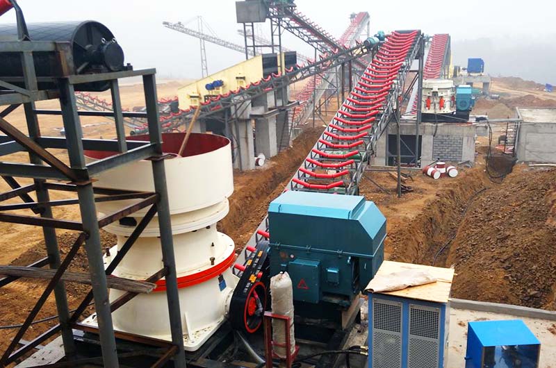 安裝完畢，準備投入生產的圓錐破碎機工作現(xiàn)場