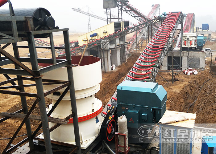 常用的圓錐式石料破碎設(shè)備生產(chǎn)現(xiàn)場