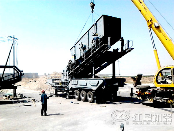 時產(chǎn)200t/h石料的輪胎式移動破